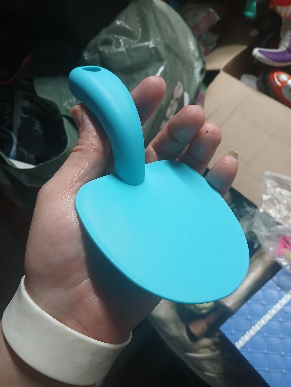show a bright blue plastic or nylon kitchen tool Kids Pretend Toy